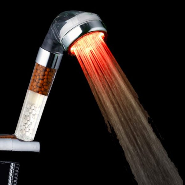 Vòi sen lọc nước đổi màu giúp giảm Nguy Cơ Bỏng Cho Trẻ Em