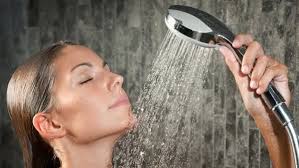 Massage bằng vòi hoa sen