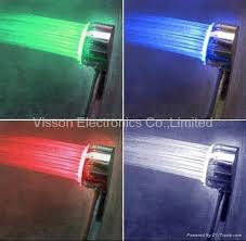 Ánh sáng phát ra từ dòng nước