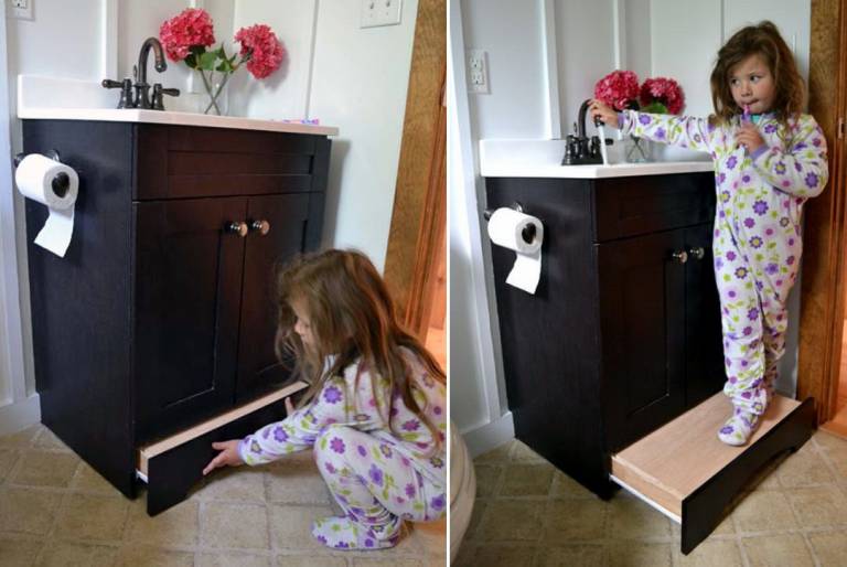 Bồn rửa mặt kết hợp bục gỗ cho bé