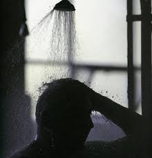 Đột Quỵ Khi Tắm: "Lưỡi Hái Tử Thần" Trong Nhà Tắm Và Cẩm Nang Phòng Ngừa Toàn Diện 3 Tắm đêm