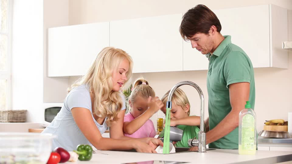 Sen vòi nóng lạnh phòng bếp