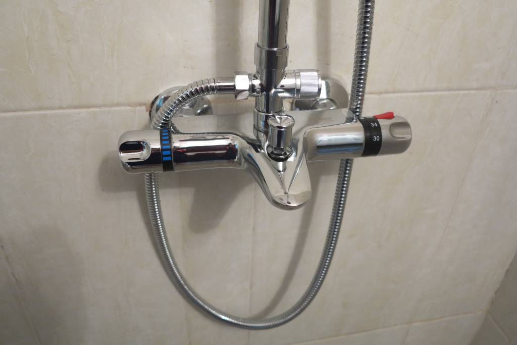 Sử dụng vòi sen nóng lạnh