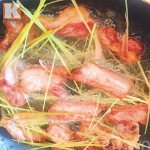 Chiên sườn vàng giòn