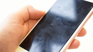 Nguy cơ tiềm ẩn khi sử dụng điện thoại trong phòng tắm