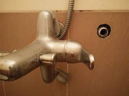 Mùa vòi sen tăng áp giá rẻ kém chất lượng