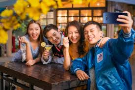 Chúc Tết với bạn bè